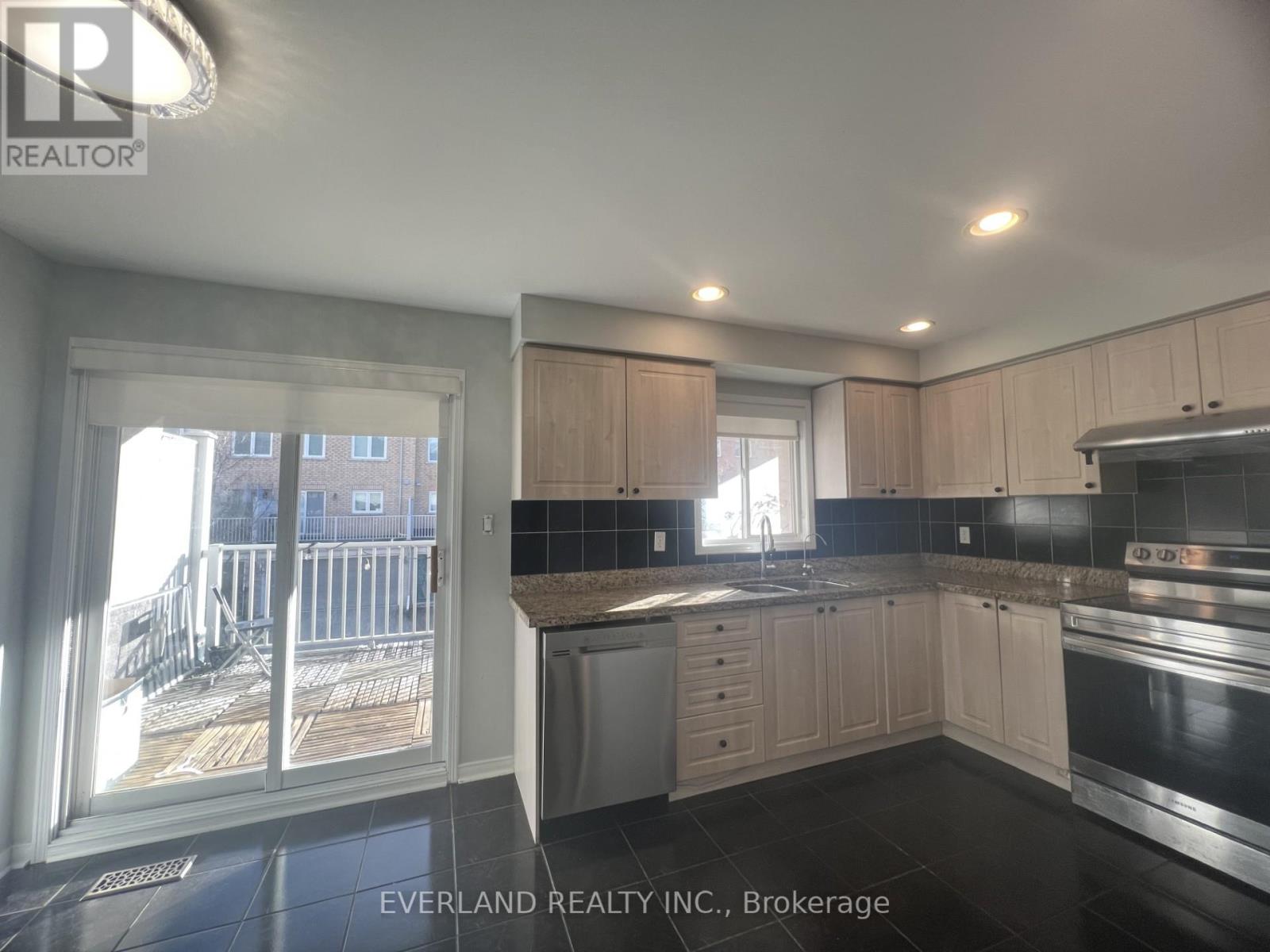 15 Orchid Road, Markham, Ontario  L3T 7T7 - Photo 5 - N12553652