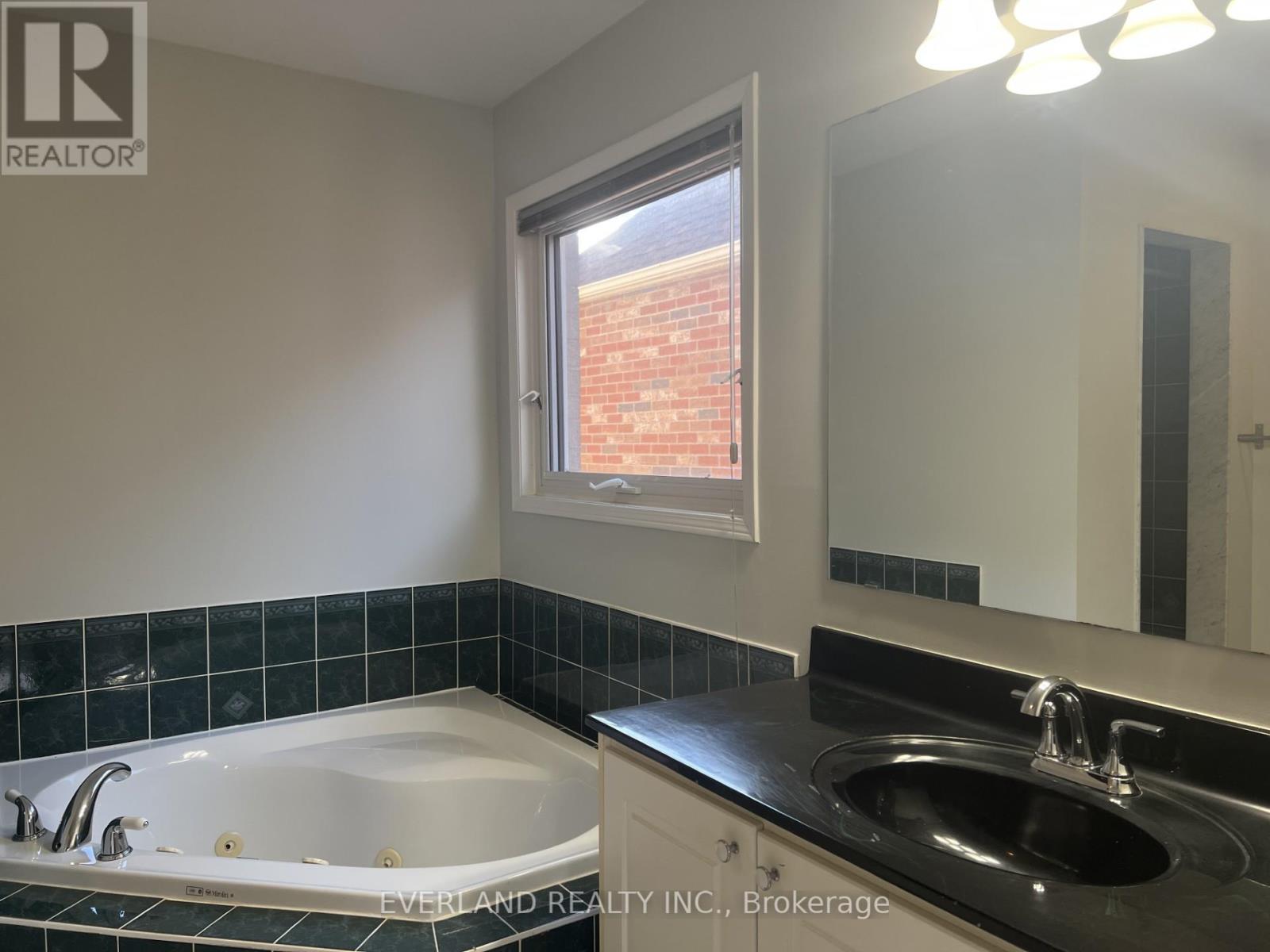 15 Orchid Road, Markham, Ontario  L3T 7T7 - Photo 9 - N12553652