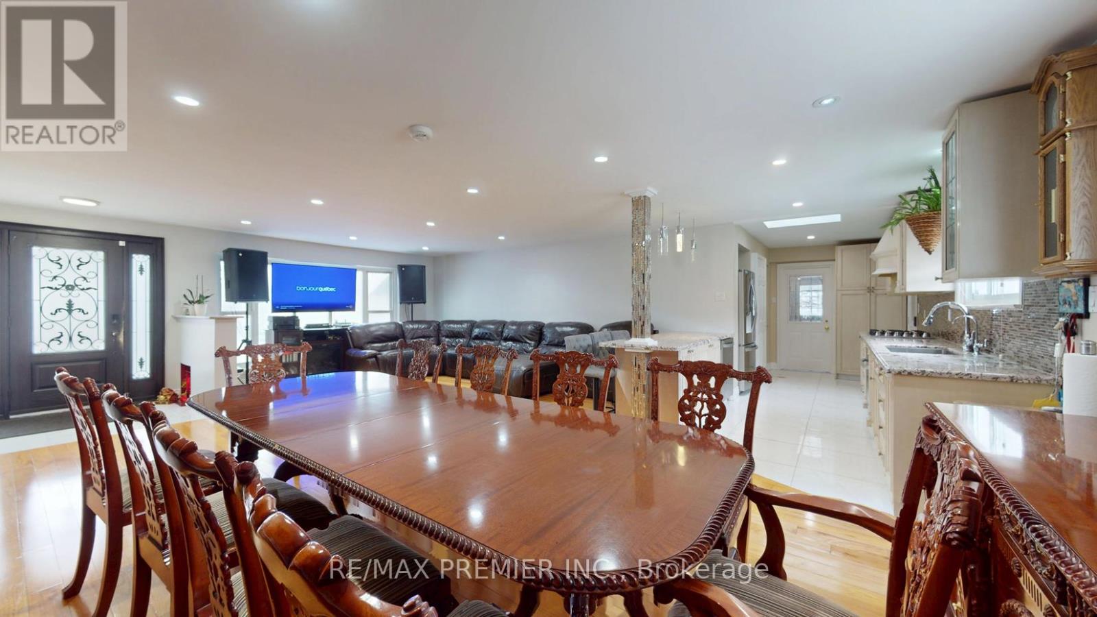 425 Balmoral Drive, Brampton, Ontario  L6T 1W1 - Photo 11 - W12553648