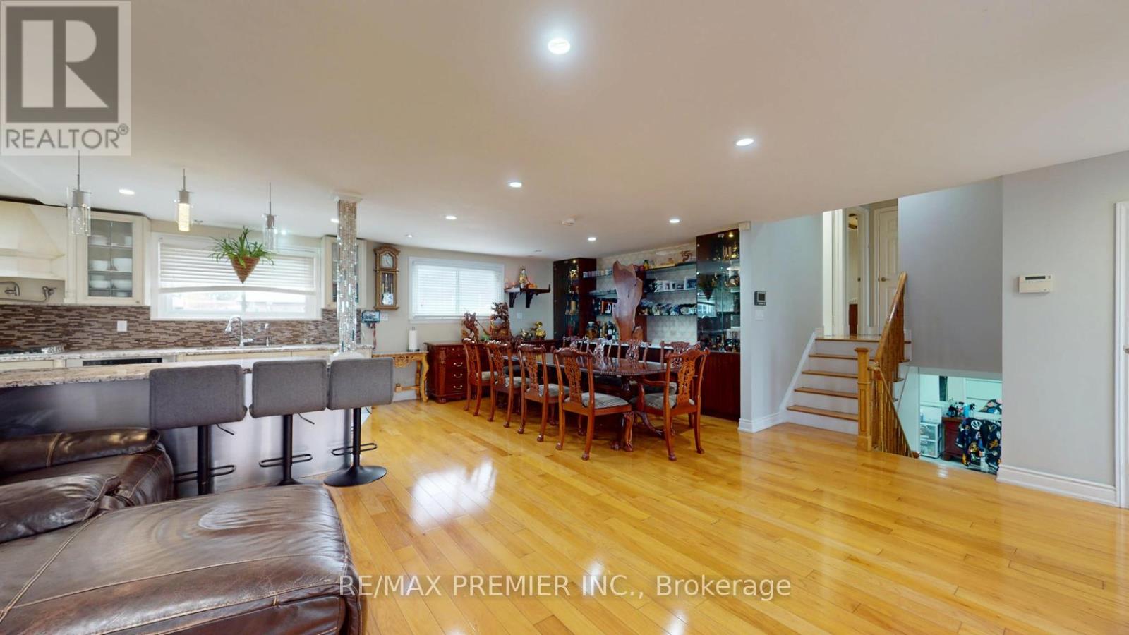 425 Balmoral Drive, Brampton, Ontario  L6T 1W1 - Photo 12 - W12553648