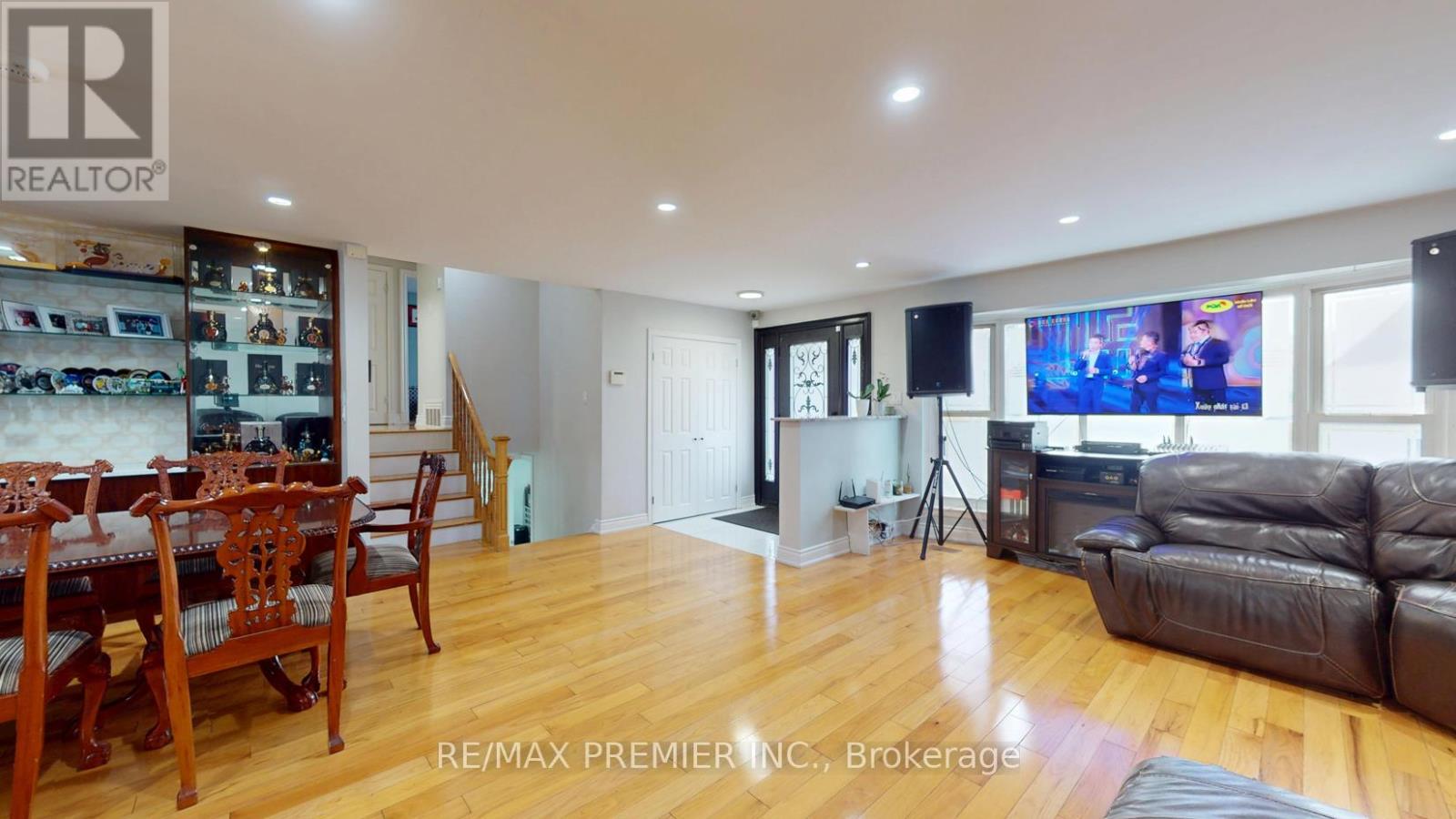 425 Balmoral Drive, Brampton, Ontario  L6T 1W1 - Photo 13 - W12553648