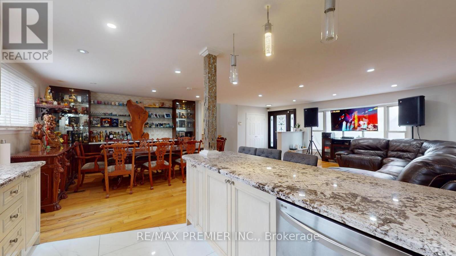 425 Balmoral Drive, Brampton, Ontario  L6T 1W1 - Photo 16 - W12553648