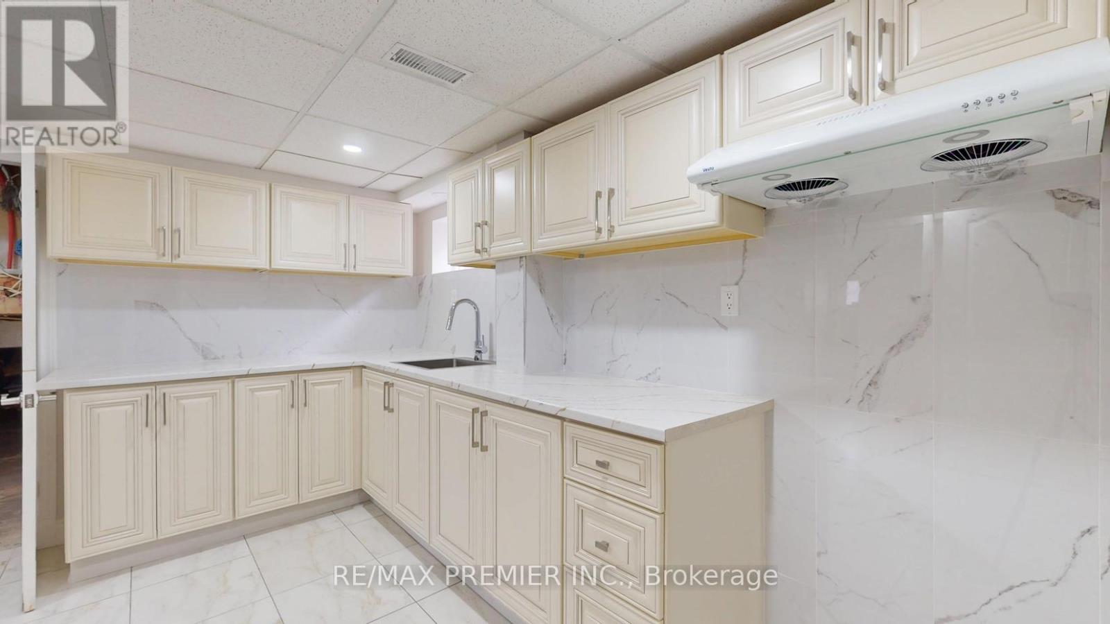 425 Balmoral Drive, Brampton, Ontario  L6T 1W1 - Photo 32 - W12553648