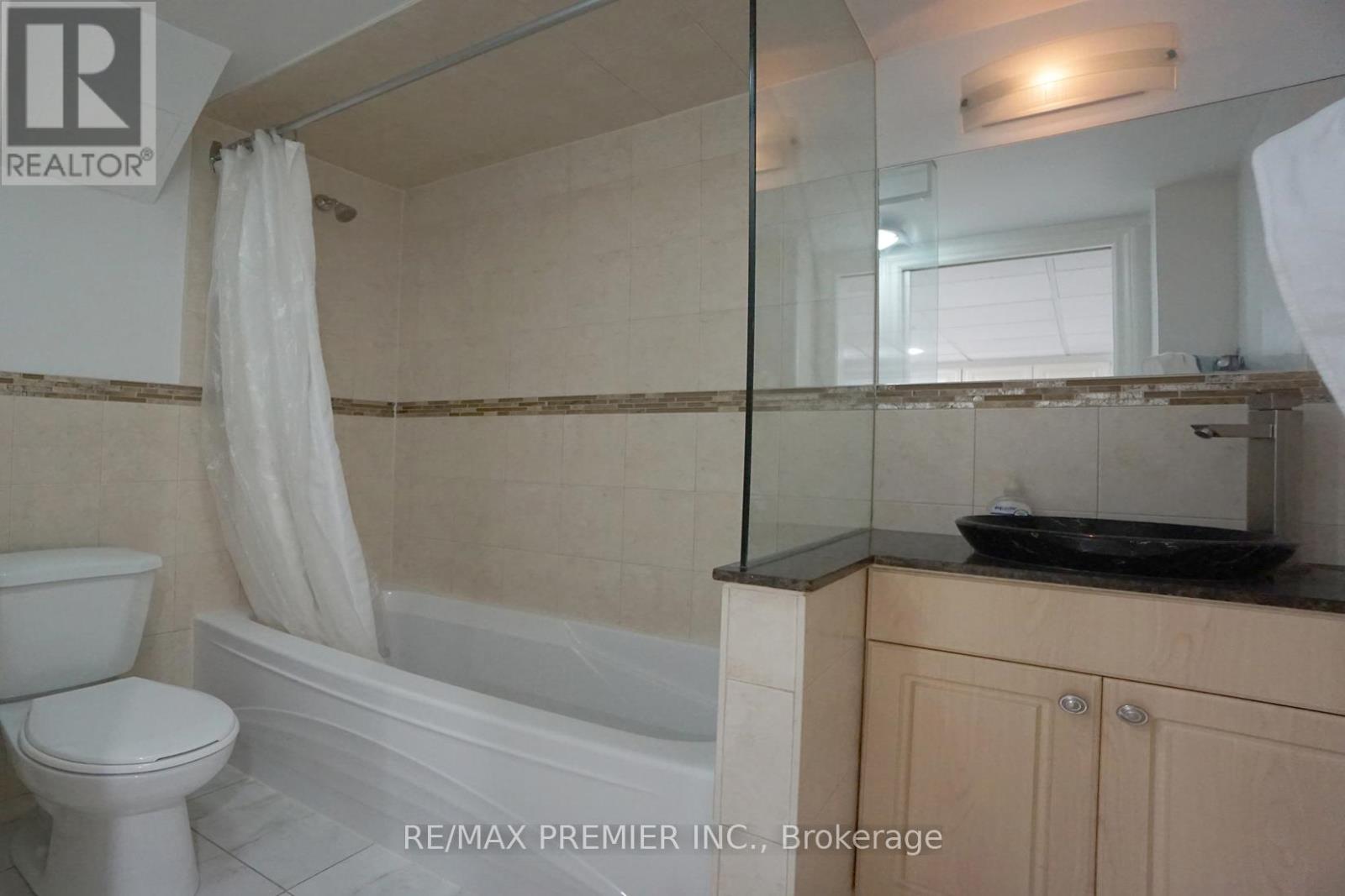 425 Balmoral Drive, Brampton, Ontario  L6T 1W1 - Photo 33 - W12553648