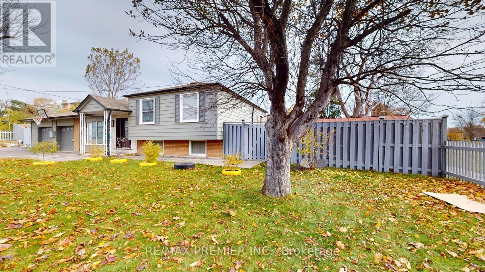 425 Balmoral Drive, Brampton, Ontario  L6T 1W1 - Photo 5 - W12553648