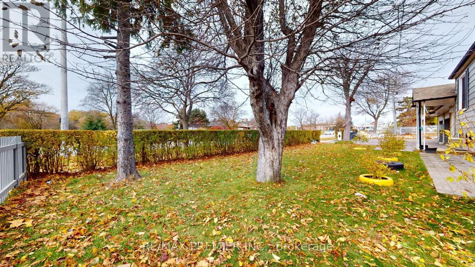 425 Balmoral Drive, Brampton, Ontario  L6T 1W1 - Photo 7 - W12553648