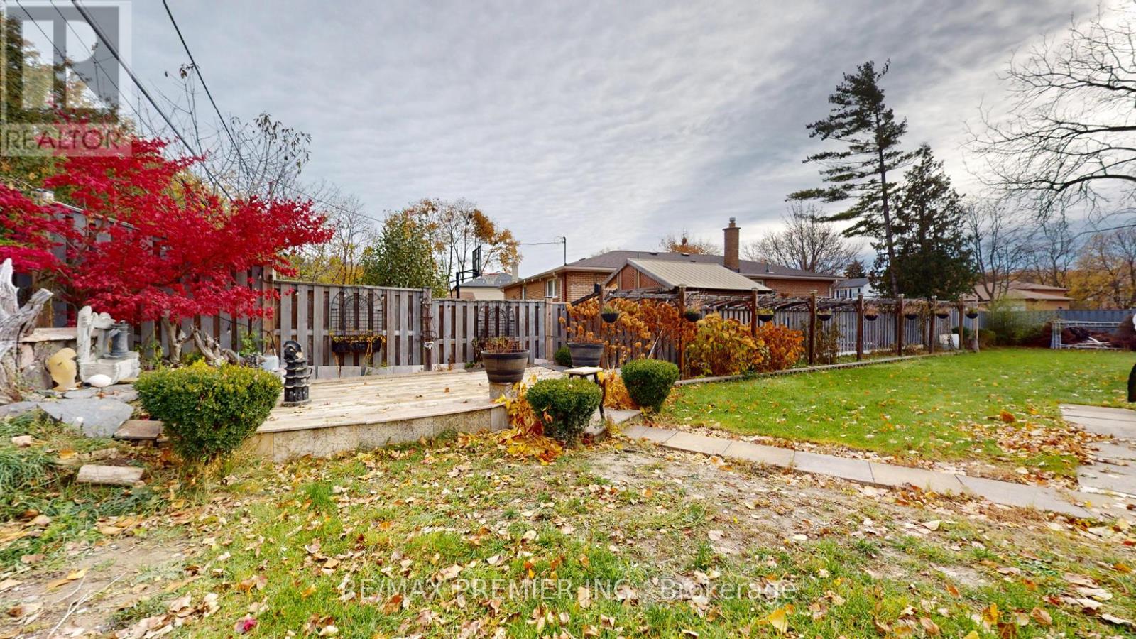 425 Balmoral Drive, Brampton, Ontario  L6T 1W1 - Photo 8 - W12553648