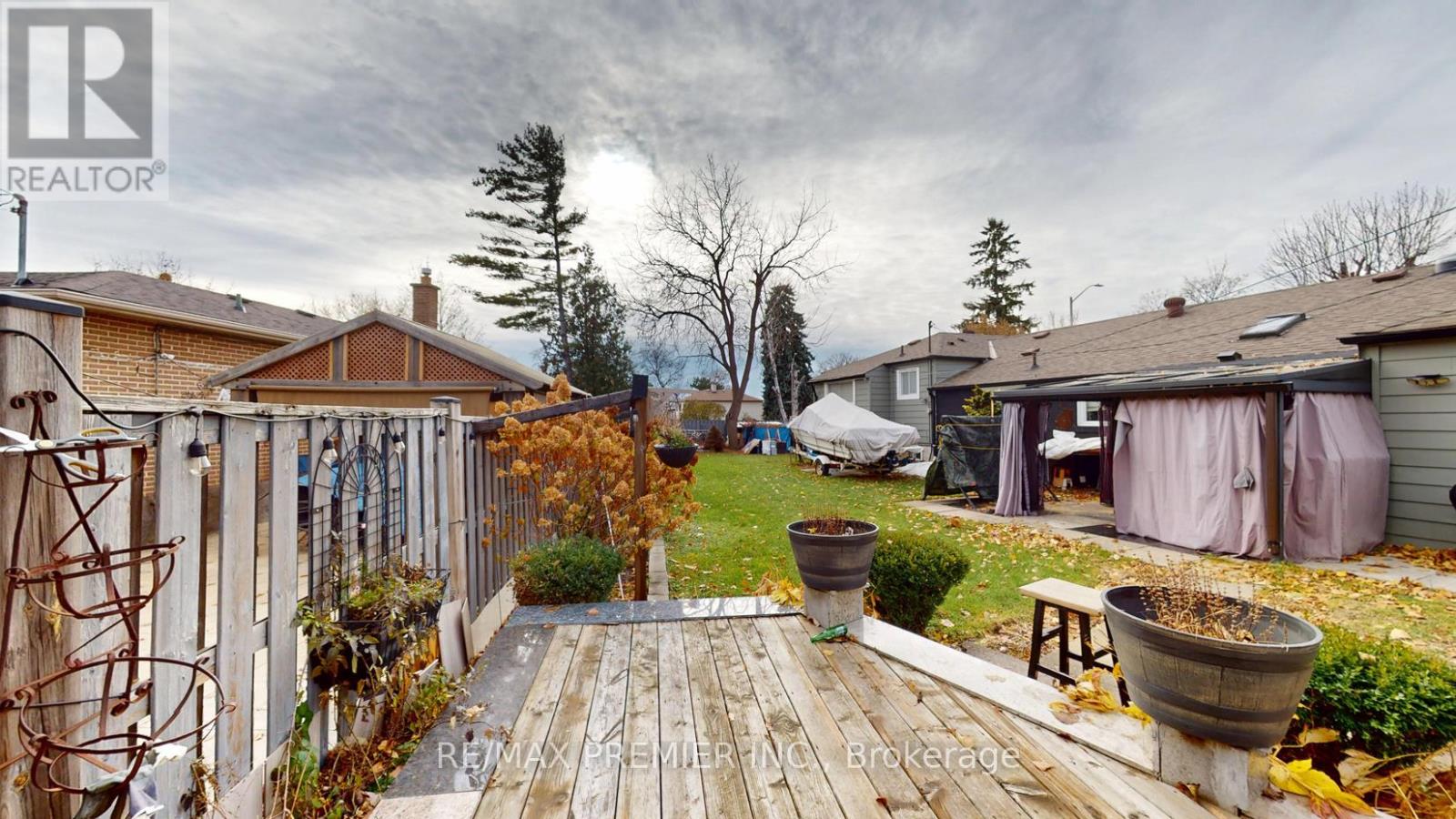 425 Balmoral Drive, Brampton, Ontario  L6T 1W1 - Photo 9 - W12553648