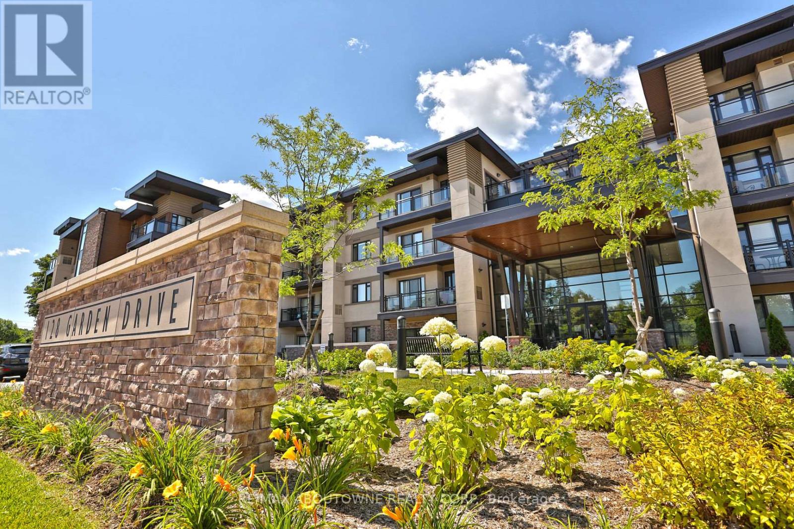 103 - 128 Garden Drive, Oakville, Ontario  L6K 0H7 - Photo 2 - W12553688