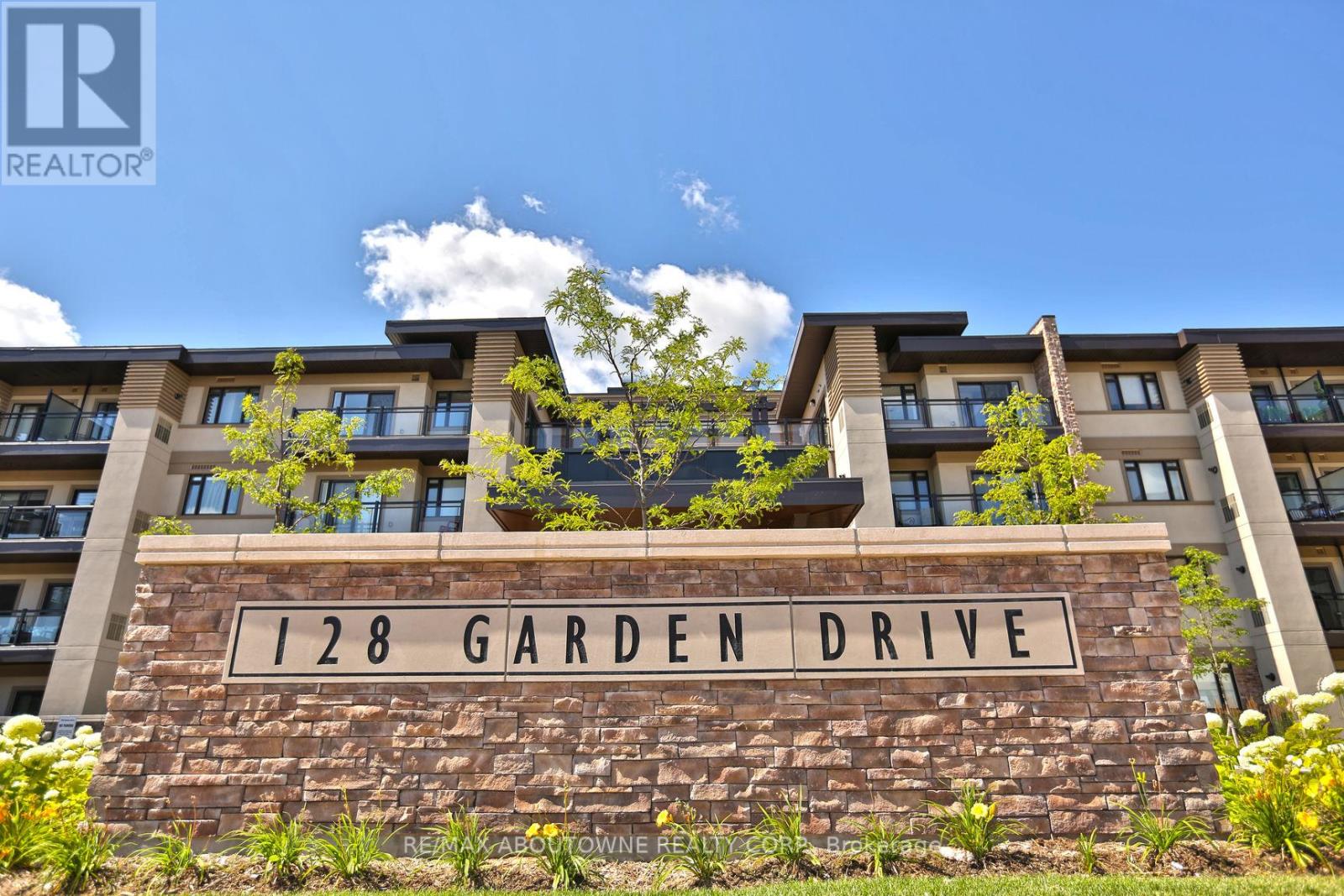 103 - 128 Garden Drive, Oakville, Ontario  L6K 0H7 - Photo 3 - W12553688