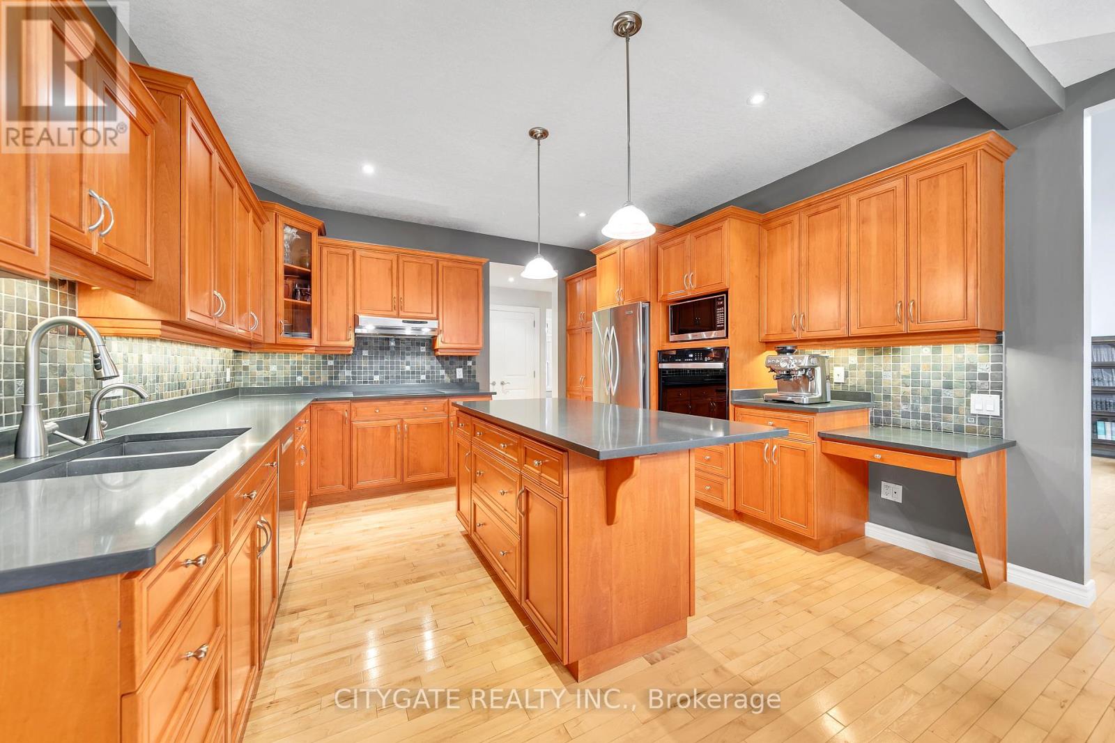 552 Falconridge Crescent, Waterloo, Ontario  N2K 4J2 - Photo 13 - X12553644