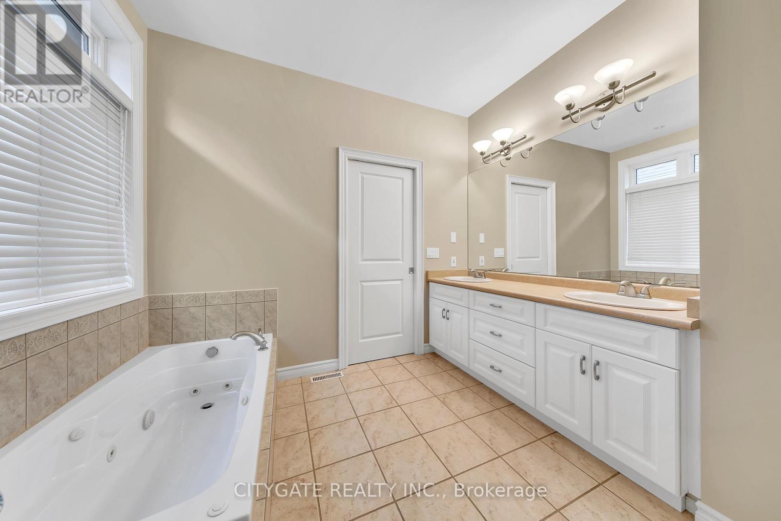 552 Falconridge Crescent, Waterloo, Ontario  N2K 4J2 - Photo 16 - X12553644