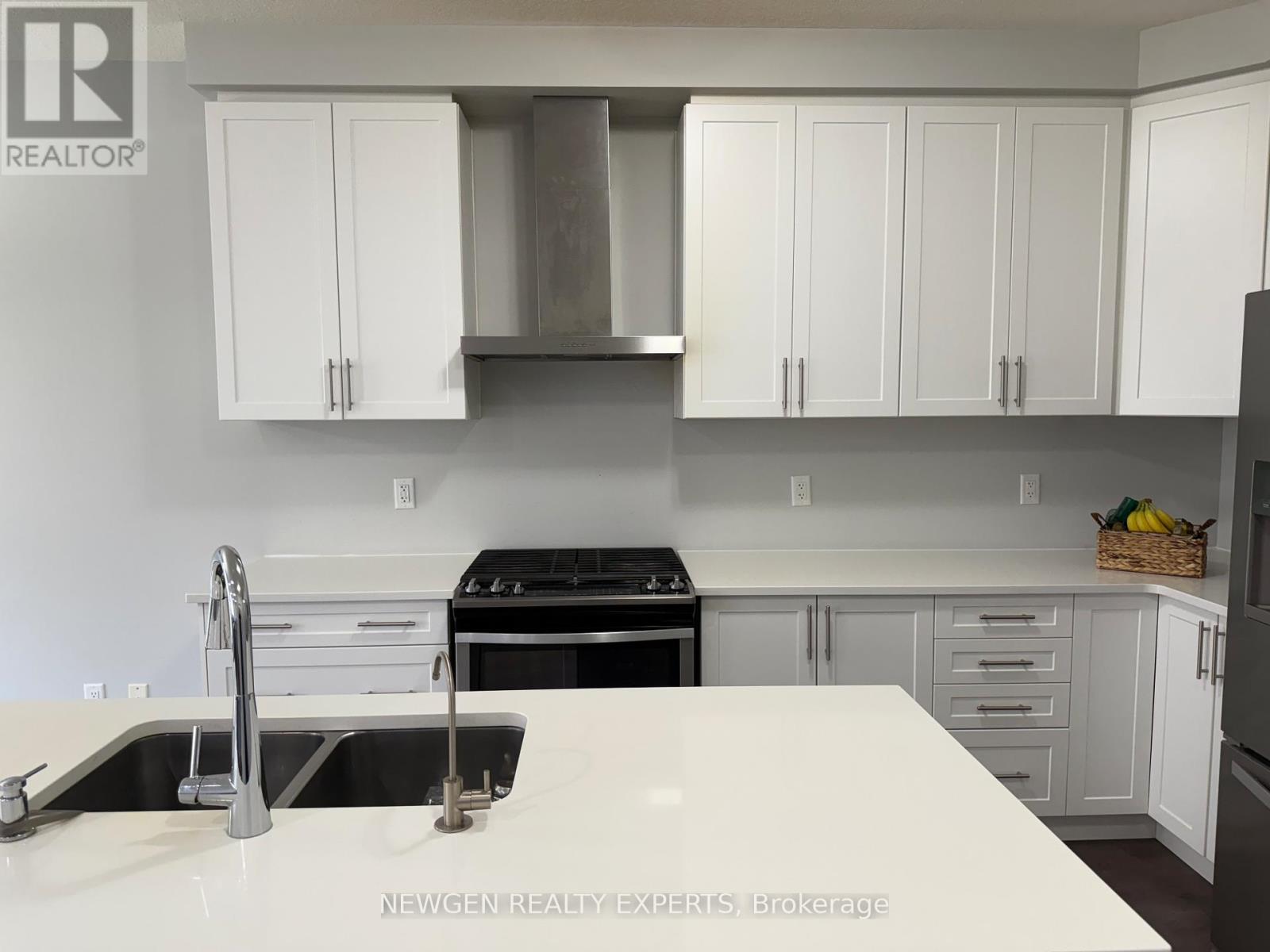 11 Gleason Crescent, Kitchener, Ontario  N2M 0B7 - Photo 5 - X12553660