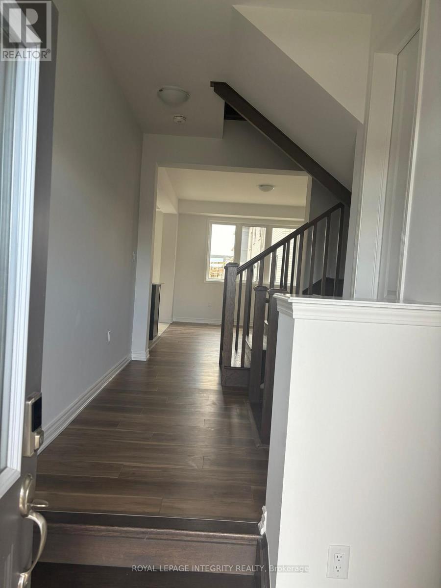 228 Greer Street, Barrie, Ontario L9J 0B7 - Photo 2 - S12553690