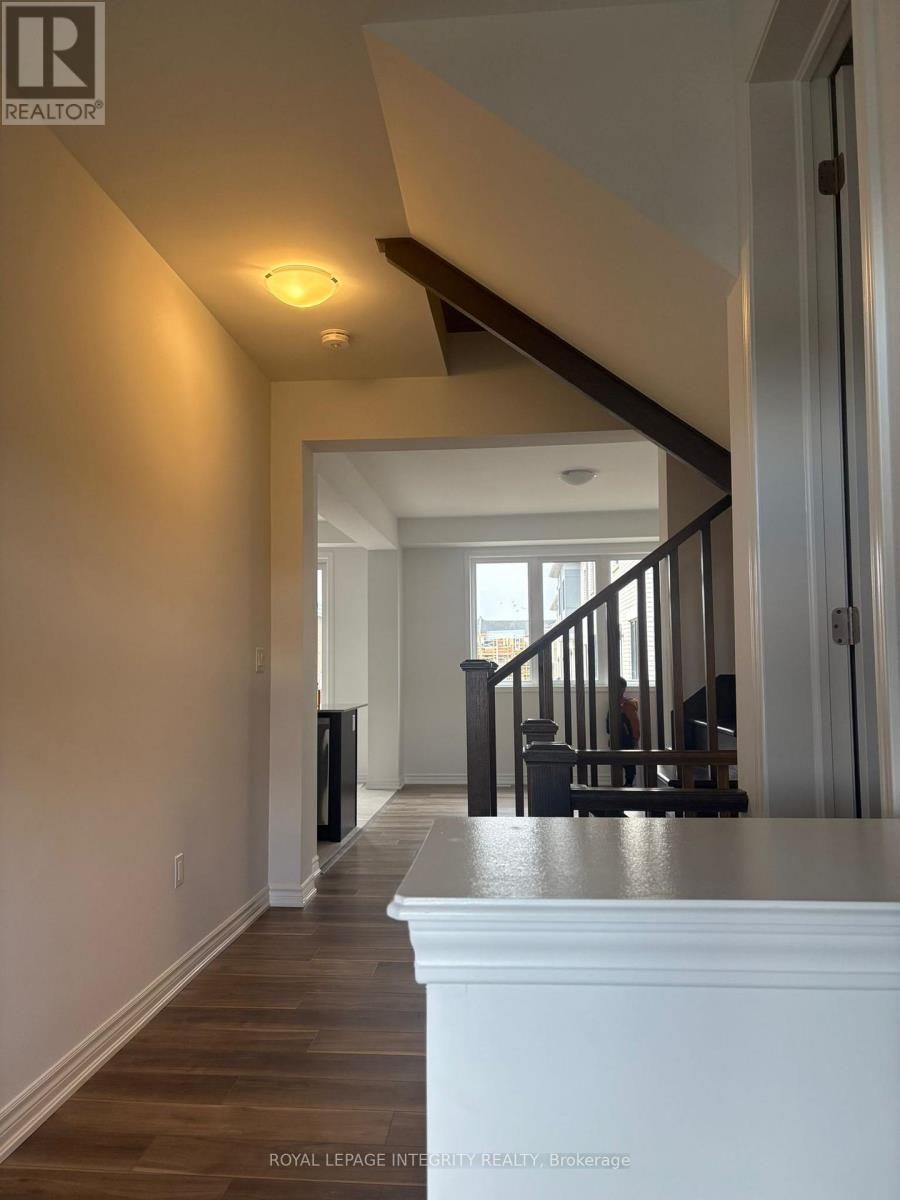 228 Greer Street, Barrie, Ontario L9J 0B7 - Photo 3 - S12553690