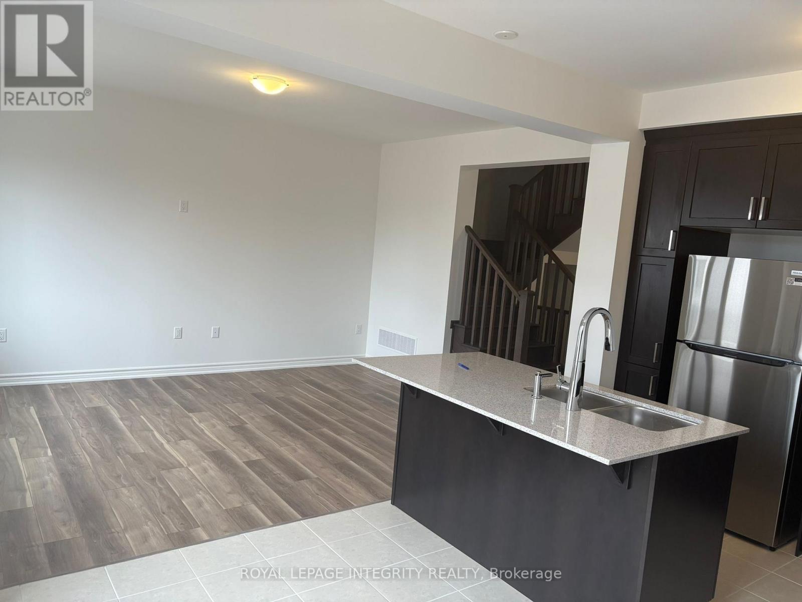 228 Greer Street, Barrie, Ontario L9J 0B7 - Photo 5 - S12553690