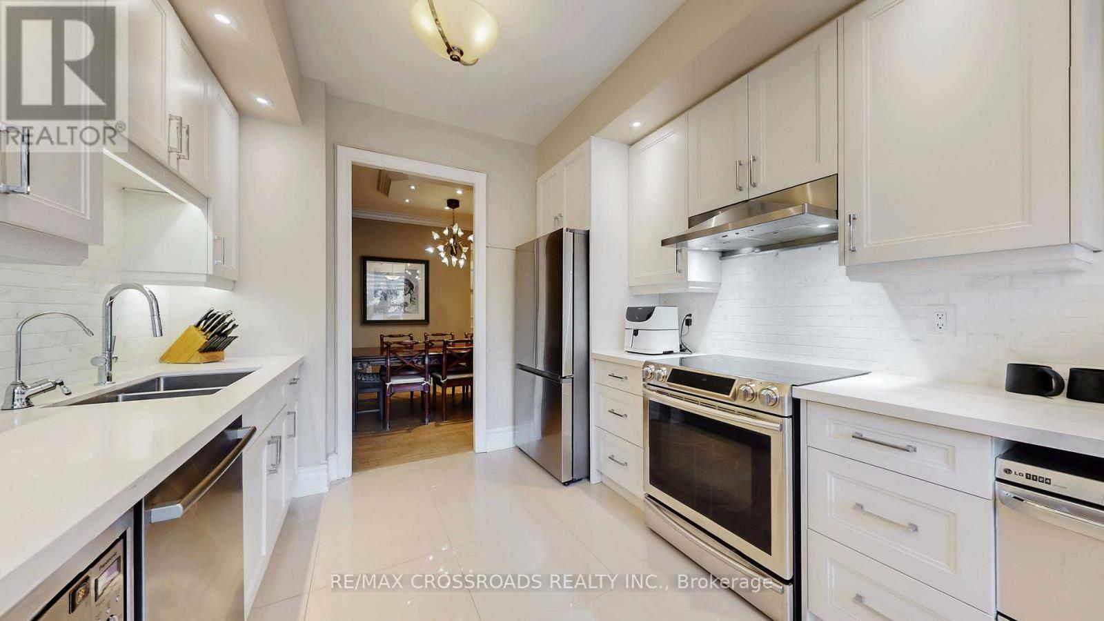 210 - 10 Old York Mills Road, Toronto, Ontario M2P 2G9 - Photo 12 - C12553710