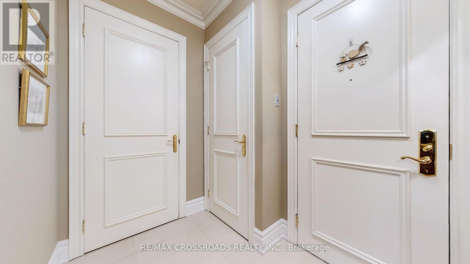 210 - 10 Old York Mills Road, Toronto, Ontario M2P 2G9 - Photo 4 - C12553710