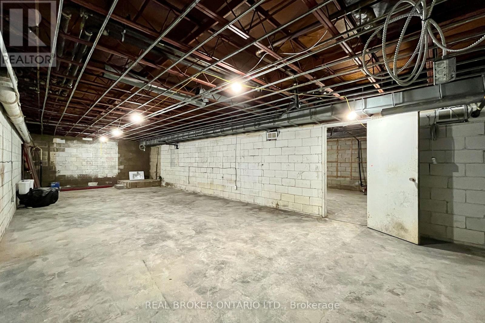 1188 Kennedy Road, Toronto, Ontario M1P 2L1 - Photo 9 - E12553708