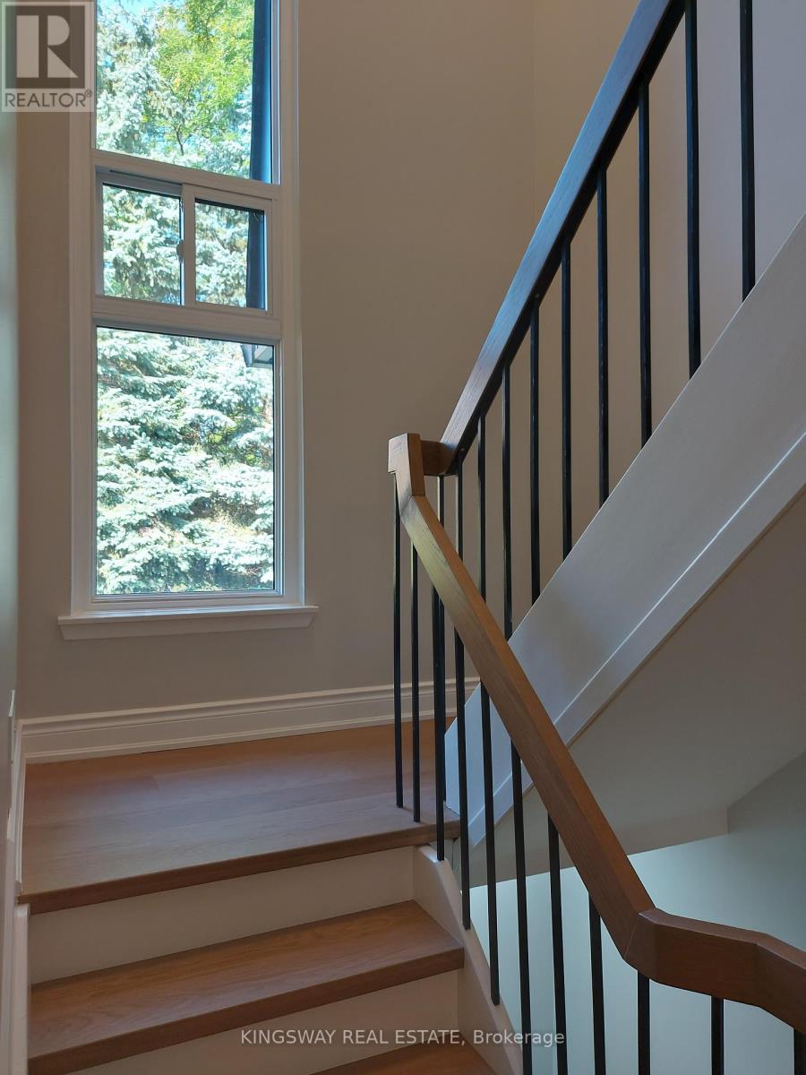 101 - 20 Mineola Road E, Mississauga, Ontario  L5G 4N9 - Photo 13 - W12553716