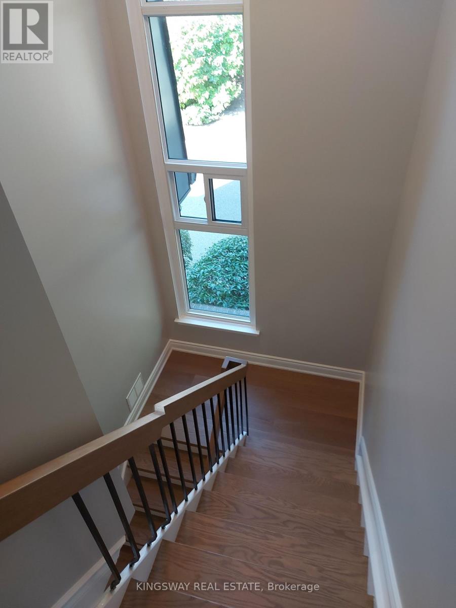 101 - 20 Mineola Road E, Mississauga, Ontario  L5G 4N9 - Photo 14 - W12553716