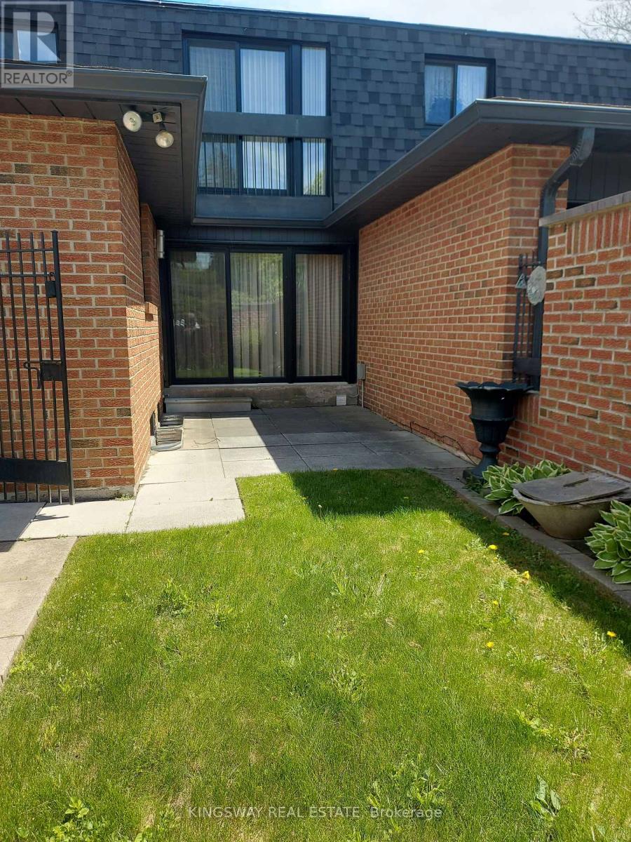 101 - 20 Mineola Road E, Mississauga, Ontario  L5G 4N9 - Photo 4 - W12553716