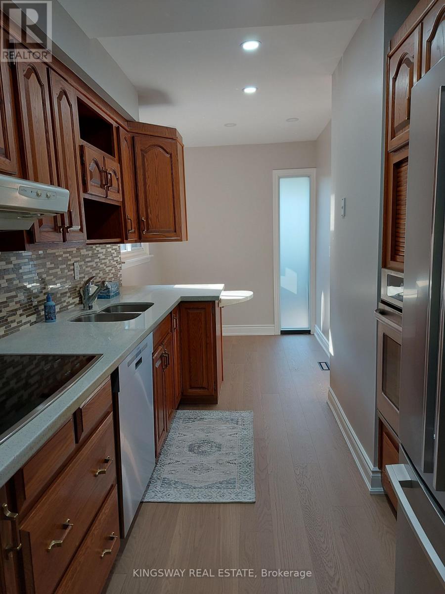 101 - 20 Mineola Road E, Mississauga, Ontario  L5G 4N9 - Photo 9 - W12553716