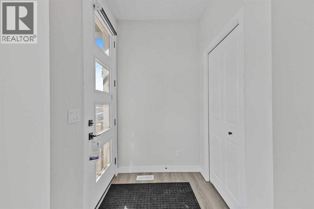 33 Belmont Drive Sw, Calgary, Alberta  T2X 4Z6 - Photo 3 - A2264027