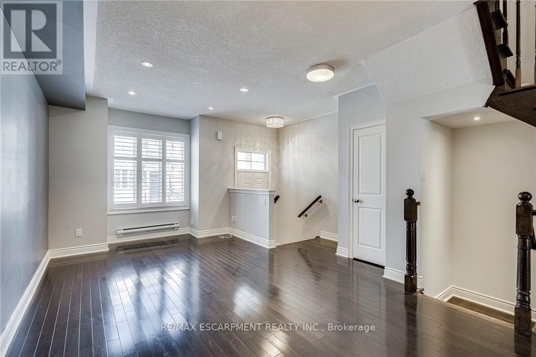 3 Johnson Farm Lane, Toronto, Ontario  M2N 0G6 - Photo 8 - C12429224