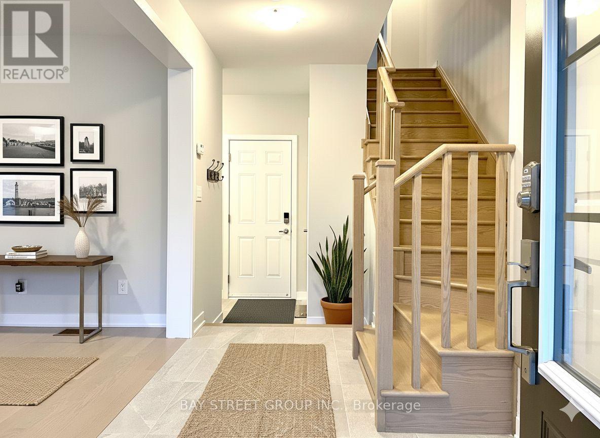 50 York Downs Boulevard N, Markham, Ontario  L6C 3M6 - Photo 4 - N12553726