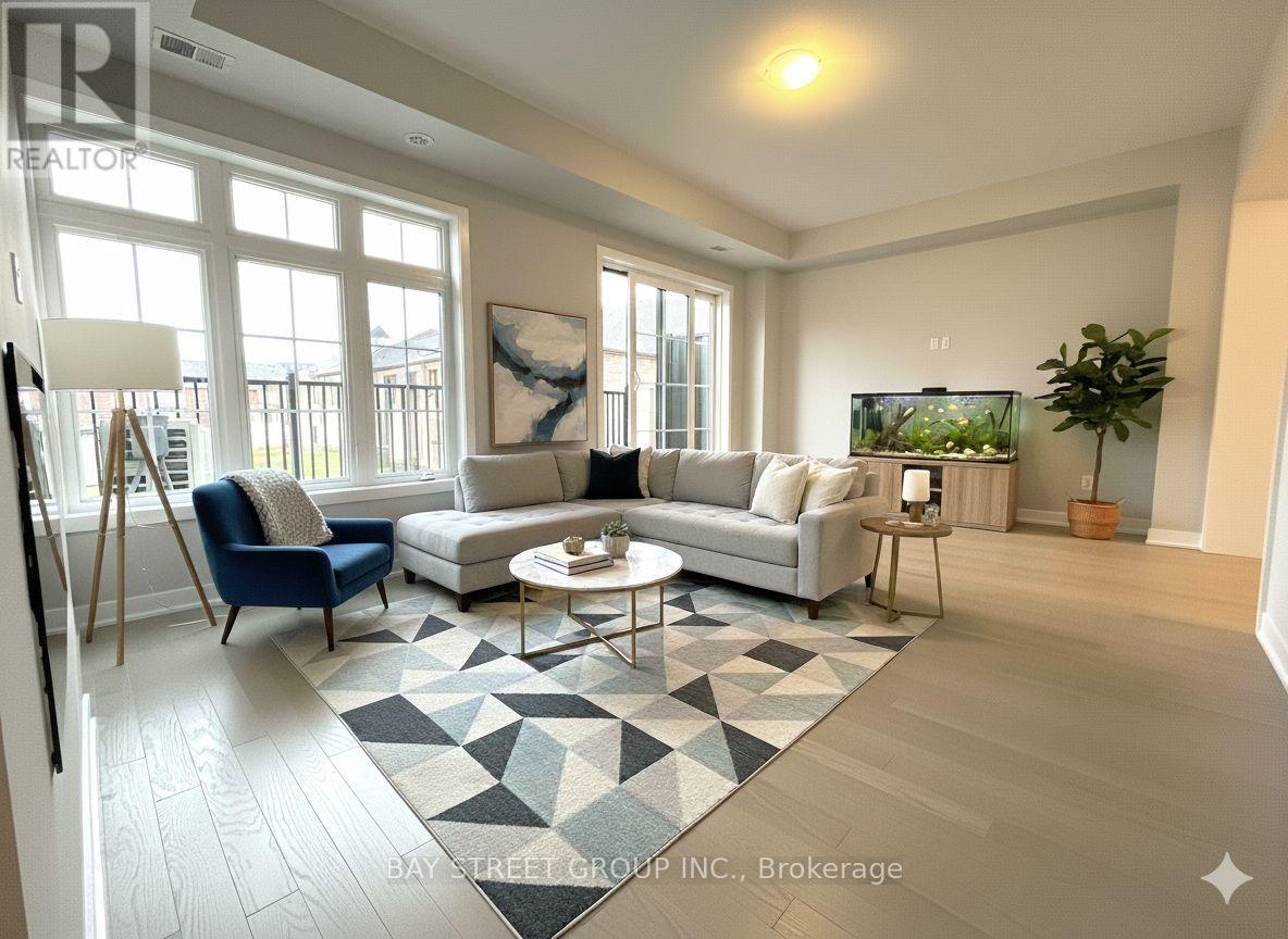 50 York Downs Boulevard N, Markham, Ontario  L6C 3M6 - Photo 5 - N12553726