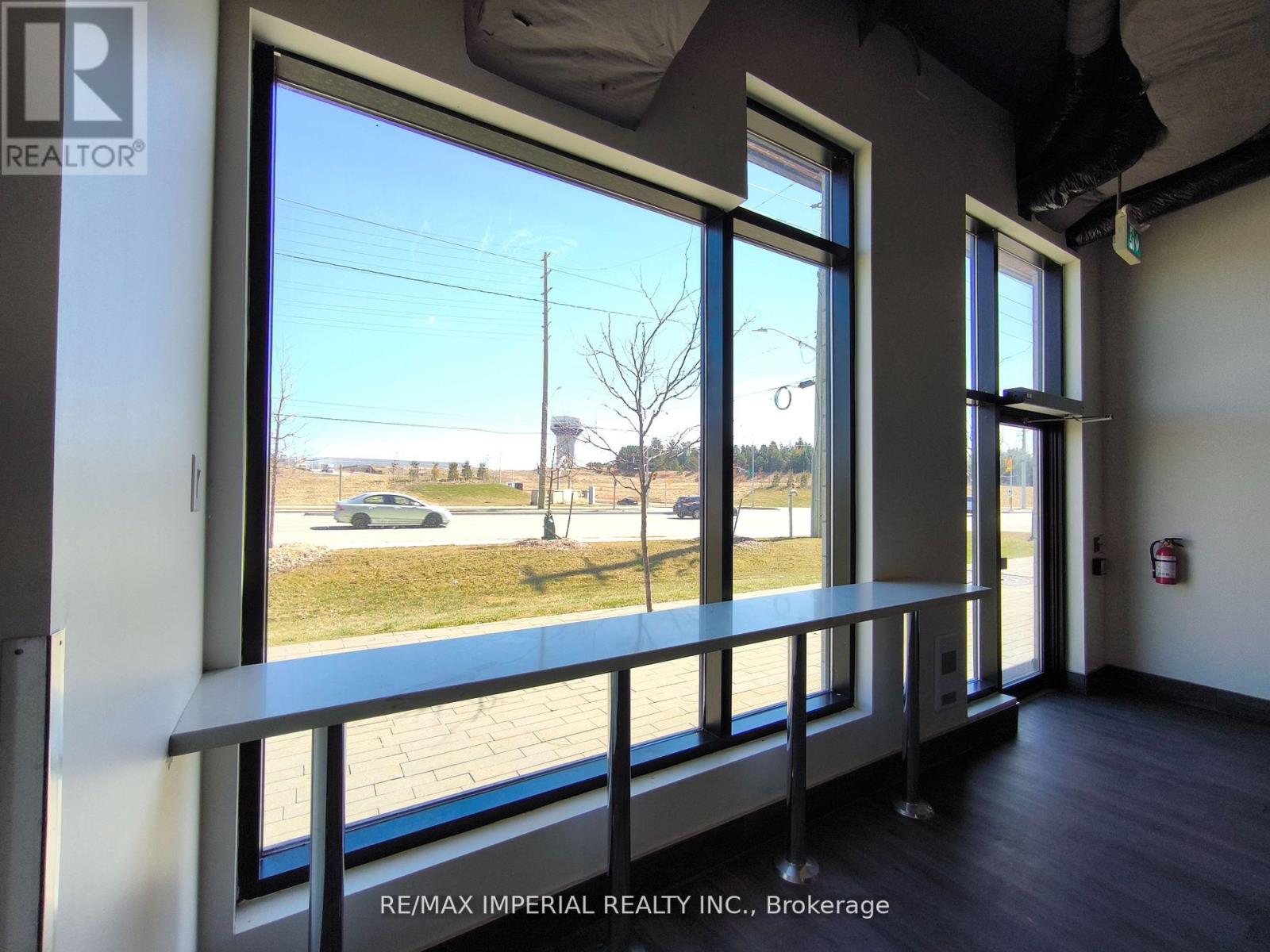 30 - 555 William Graham Drive, Aurora, Ontario  L4G 7C4 - Photo 9 - N12553738