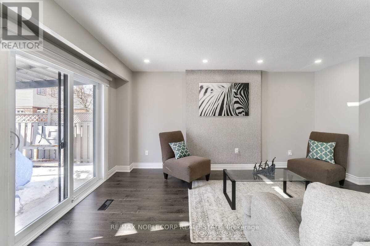 Upper Level - 17 Mikado Crescent, Brampton, Ontario  L6S 3R3 - Photo 13 - W12553748