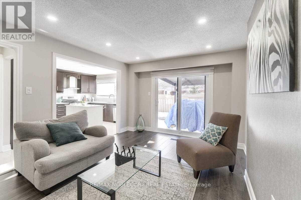 Upper Level - 17 Mikado Crescent, Brampton, Ontario  L6S 3R3 - Photo 15 - W12553748