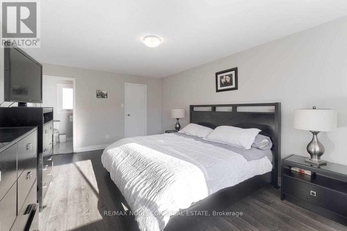 Upper Level - 17 Mikado Crescent, Brampton, Ontario  L6S 3R3 - Photo 20 - W12553748