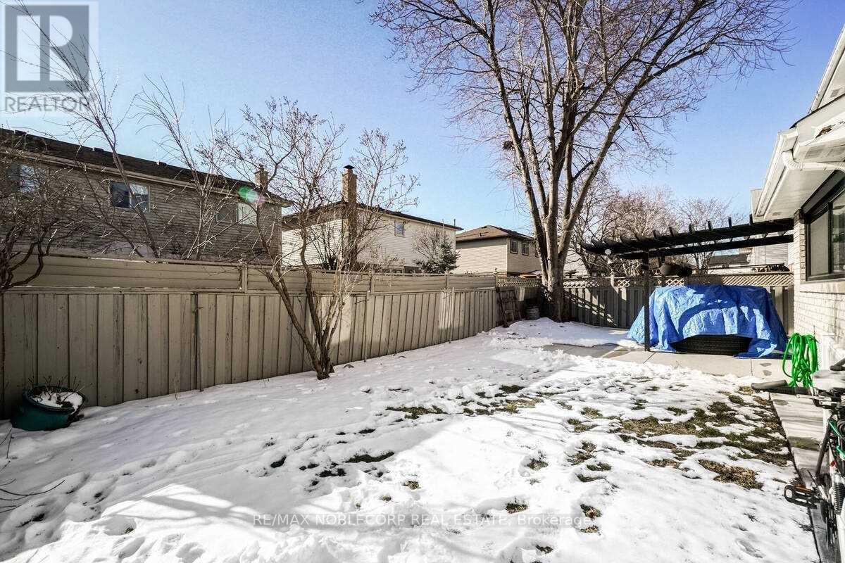 Upper Level - 17 Mikado Crescent, Brampton, Ontario  L6S 3R3 - Photo 27 - W12553748