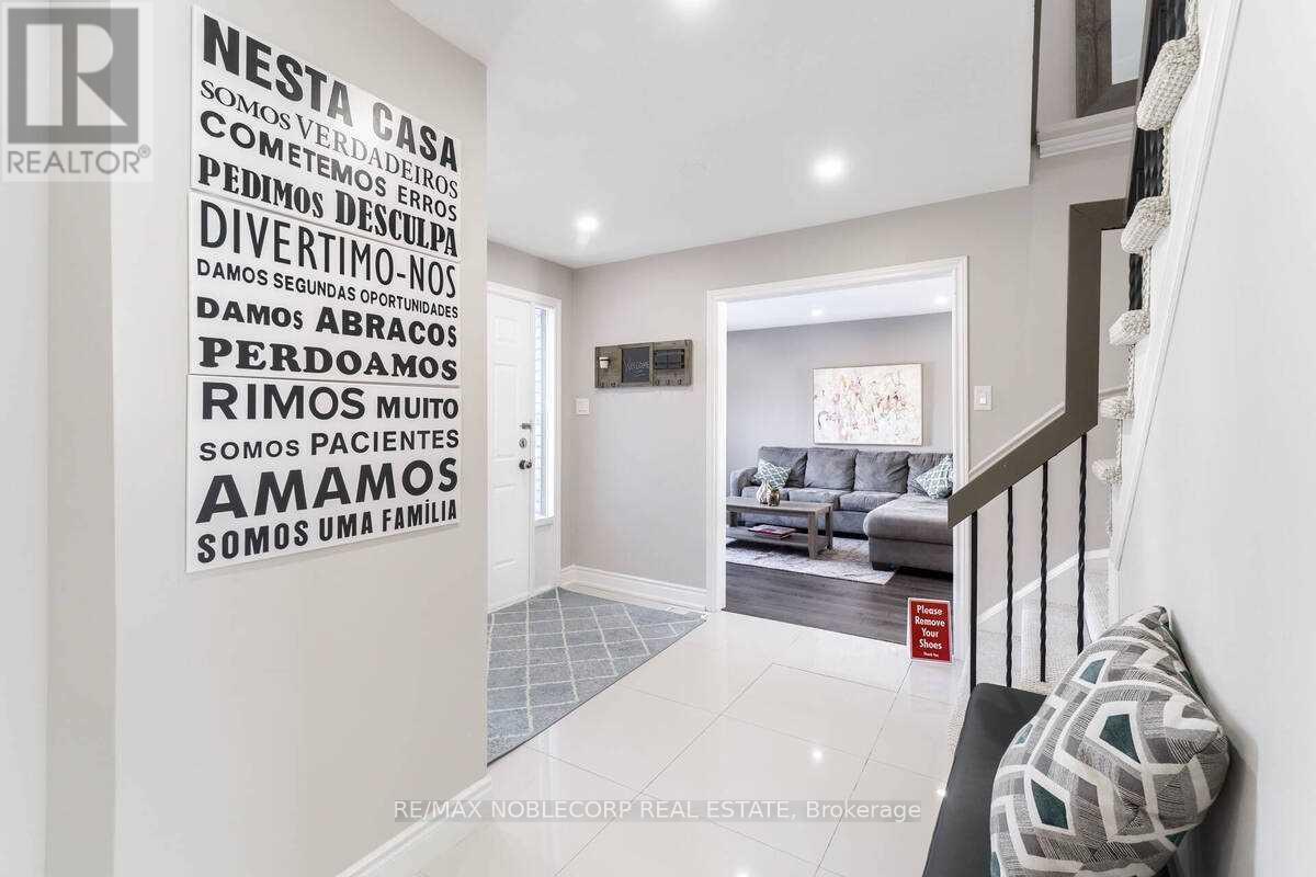 Upper Level - 17 Mikado Crescent, Brampton, Ontario  L6S 3R3 - Photo 3 - W12553748