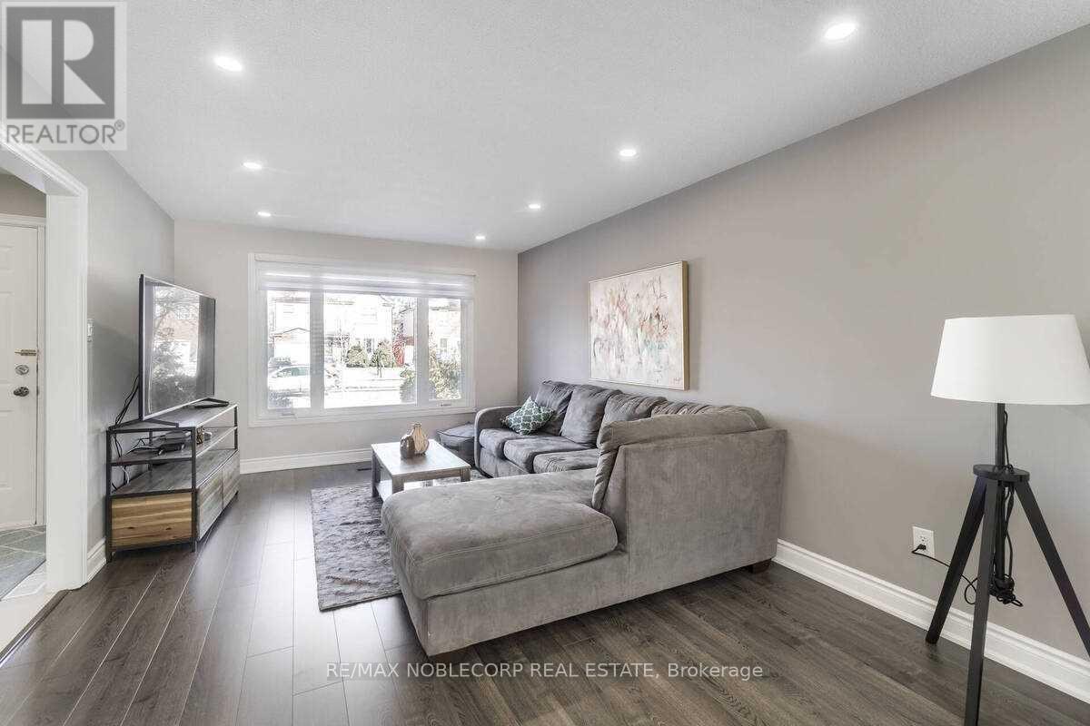 Upper Level - 17 Mikado Crescent, Brampton, Ontario  L6S 3R3 - Photo 5 - W12553748