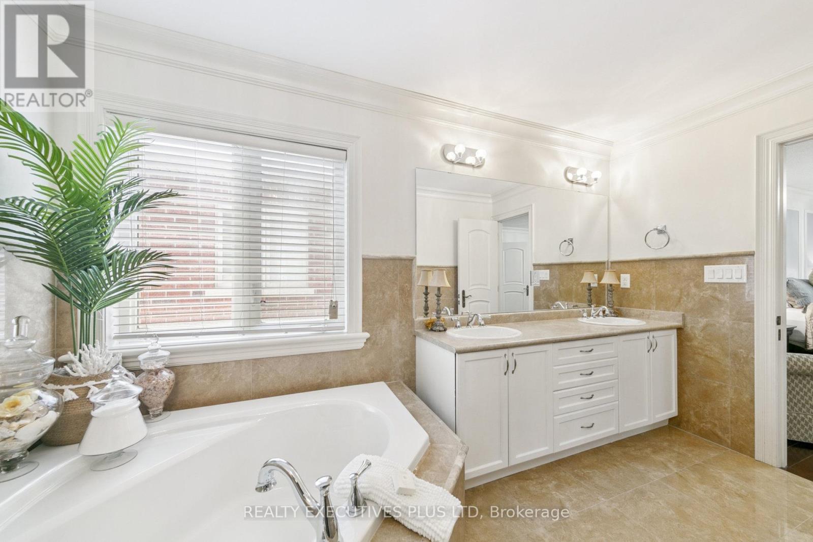 4649 Simmons Road, Burlington, Ontario  L7M 0E9 - Photo 30 - W12553756