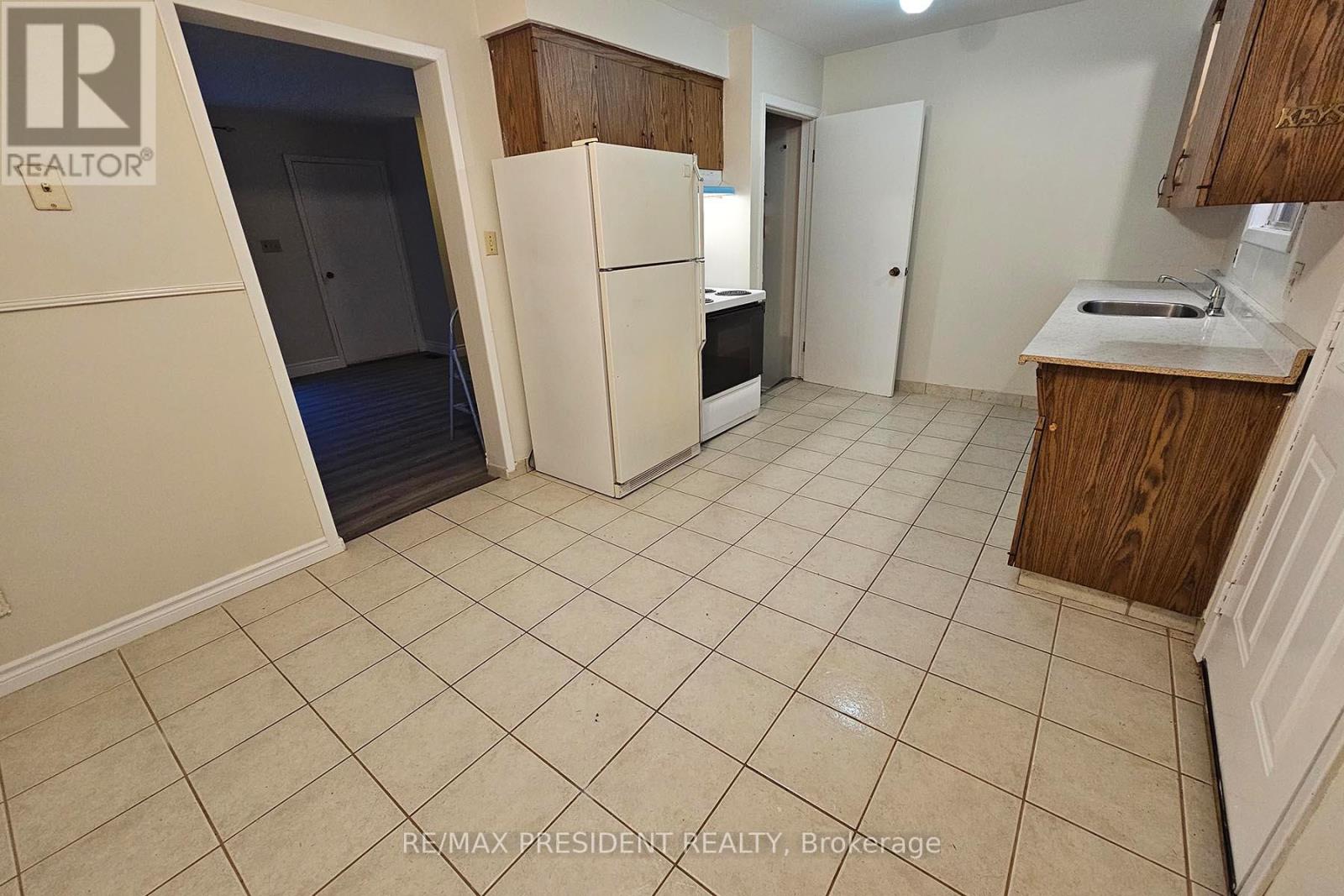 560a Brookhaven Crescent, Waterloo, Ontario  N2L 4R7 - Photo 10 - X12553724