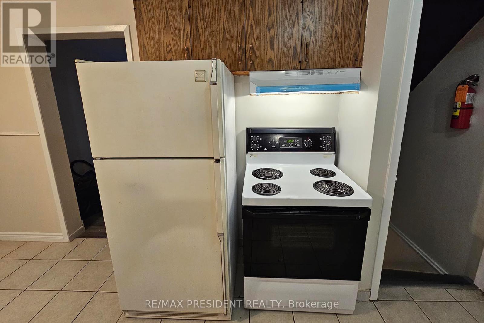 560a Brookhaven Crescent, Waterloo, Ontario  N2L 4R7 - Photo 11 - X12553724