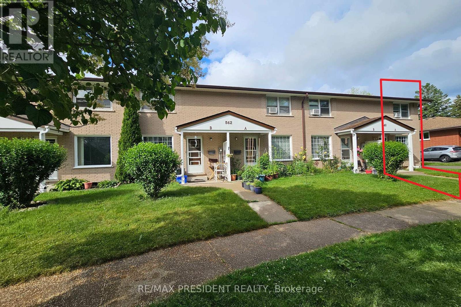 560a Brookhaven Crescent, Waterloo, Ontario  N2L 4R7 - Photo 2 - X12553724