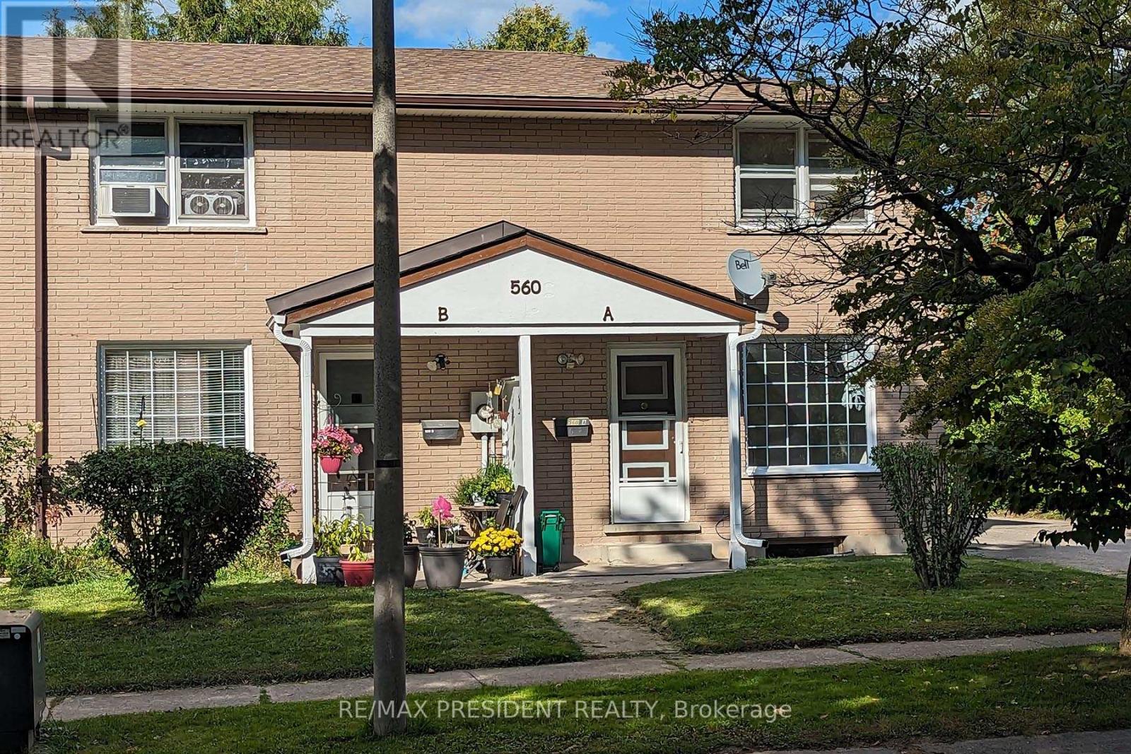 560a Brookhaven Crescent, Waterloo, Ontario  N2L 4R7 - Photo 3 - X12553724
