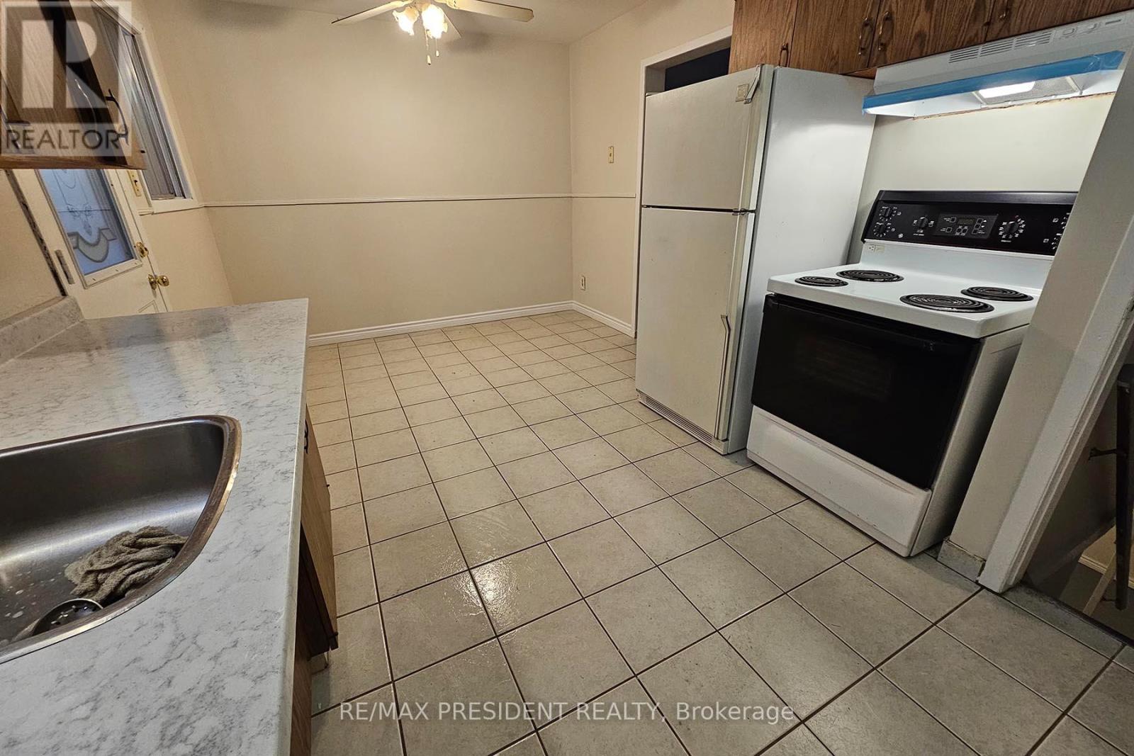 560a Brookhaven Crescent, Waterloo, Ontario  N2L 4R7 - Photo 7 - X12553724