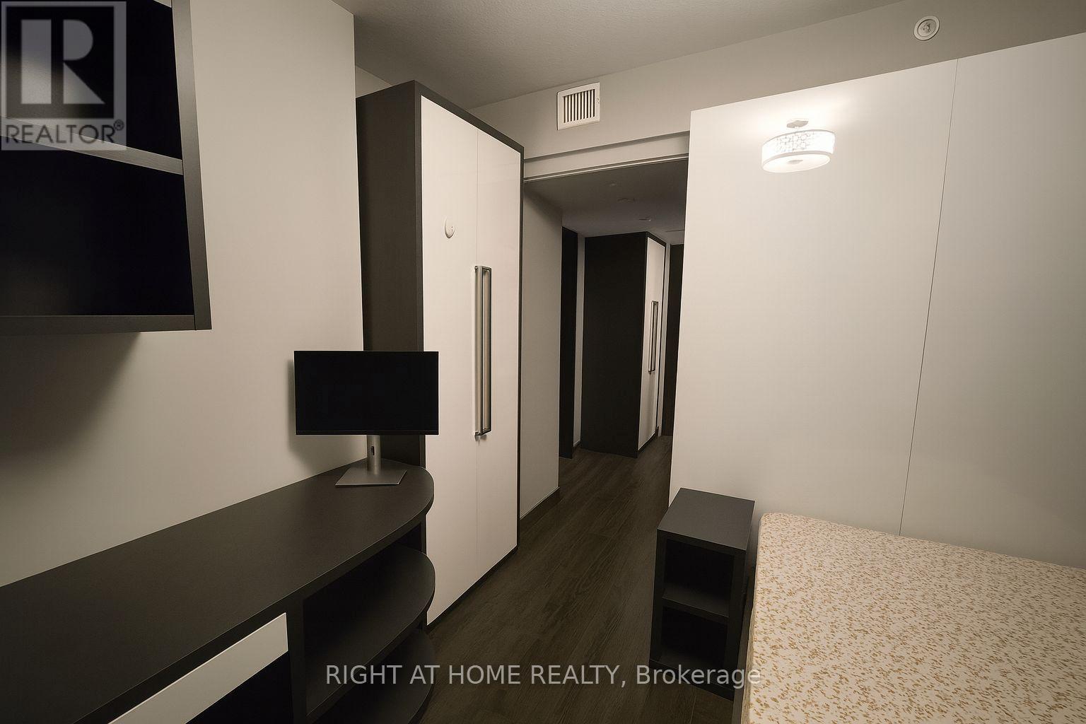 N1803 - 330 Phillip Street, Waterloo, Ontario  N2L 3W9 - Photo 8 - X12553736