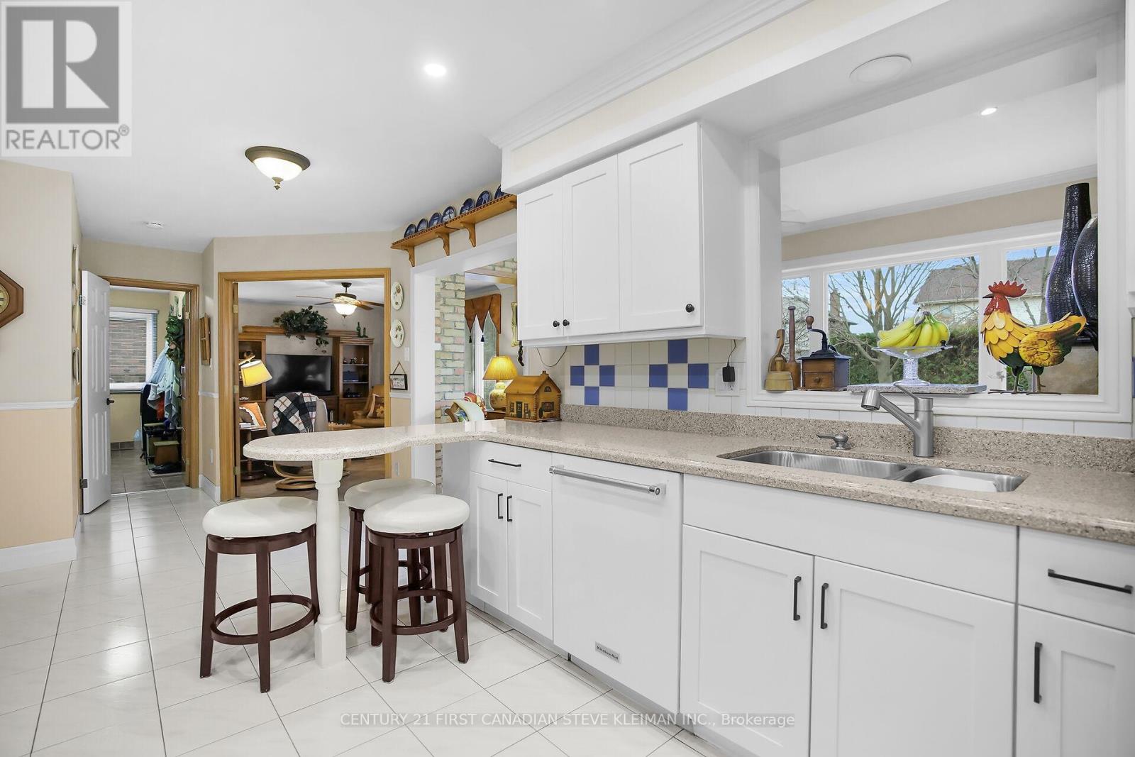 37 Virginia Crescent, London North, Ontario  N5X 3E7 - Photo 22 - X12553788