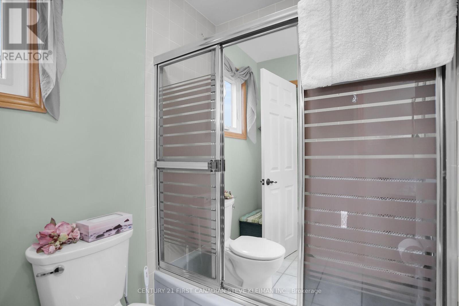 37 Virginia Crescent, London North, Ontario  N5X 3E7 - Photo 35 - X12553788