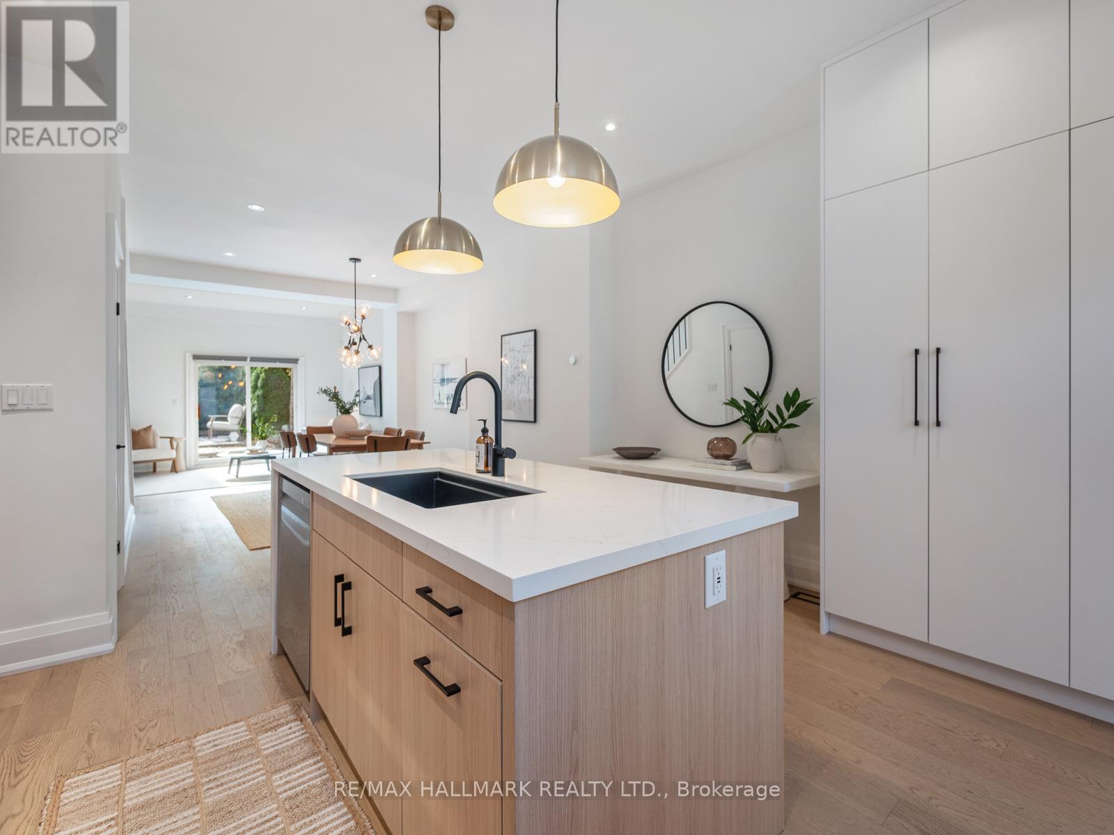 47 Allen Avenue, Toronto, Ontario  M4M 1T5 - Photo 10 - E12553784