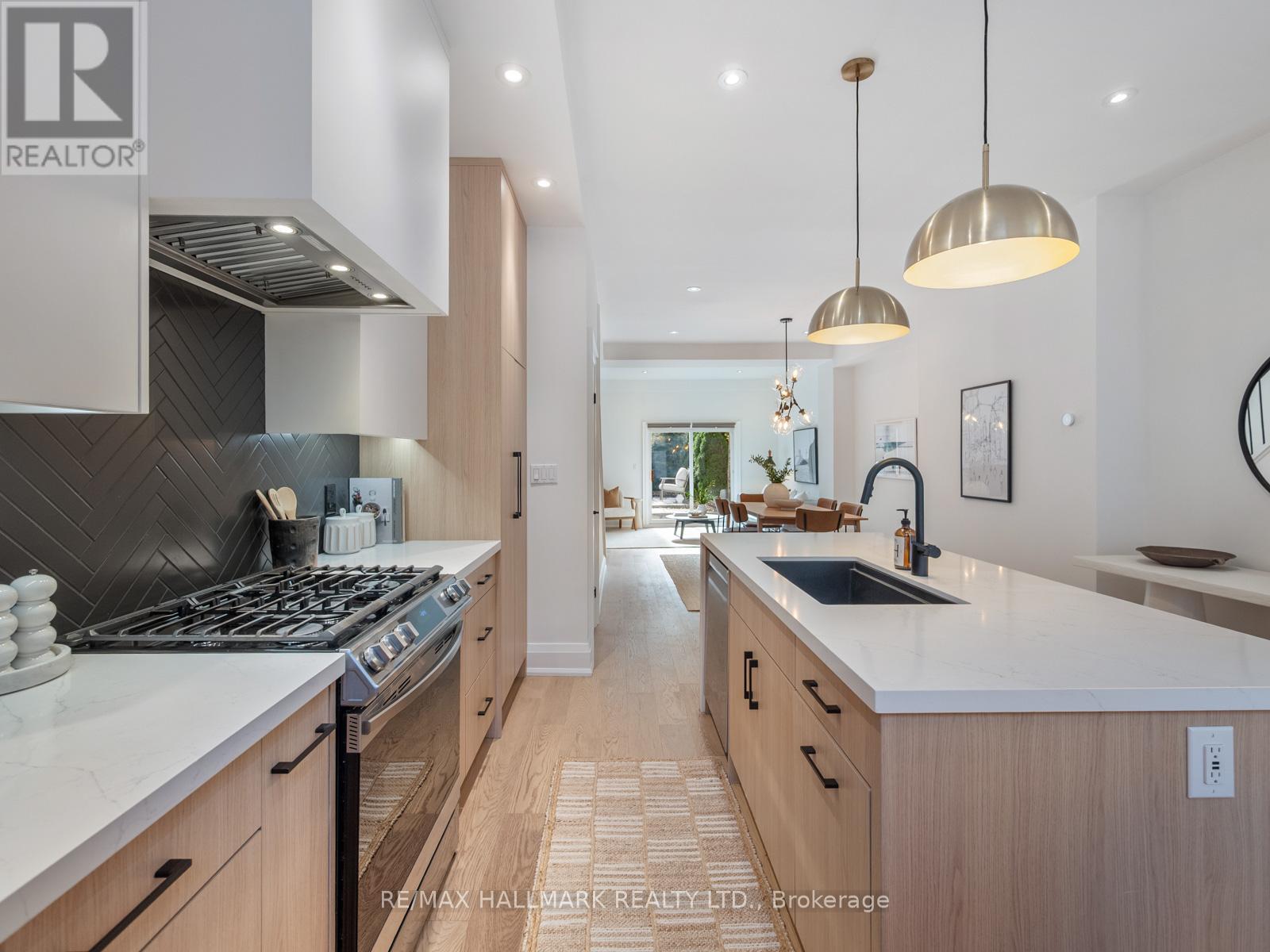 47 Allen Avenue, Toronto, Ontario  M4M 1T5 - Photo 9 - E12553784