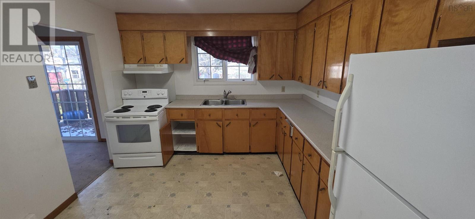 Property at 5 LUMSDEN Crescent image 3